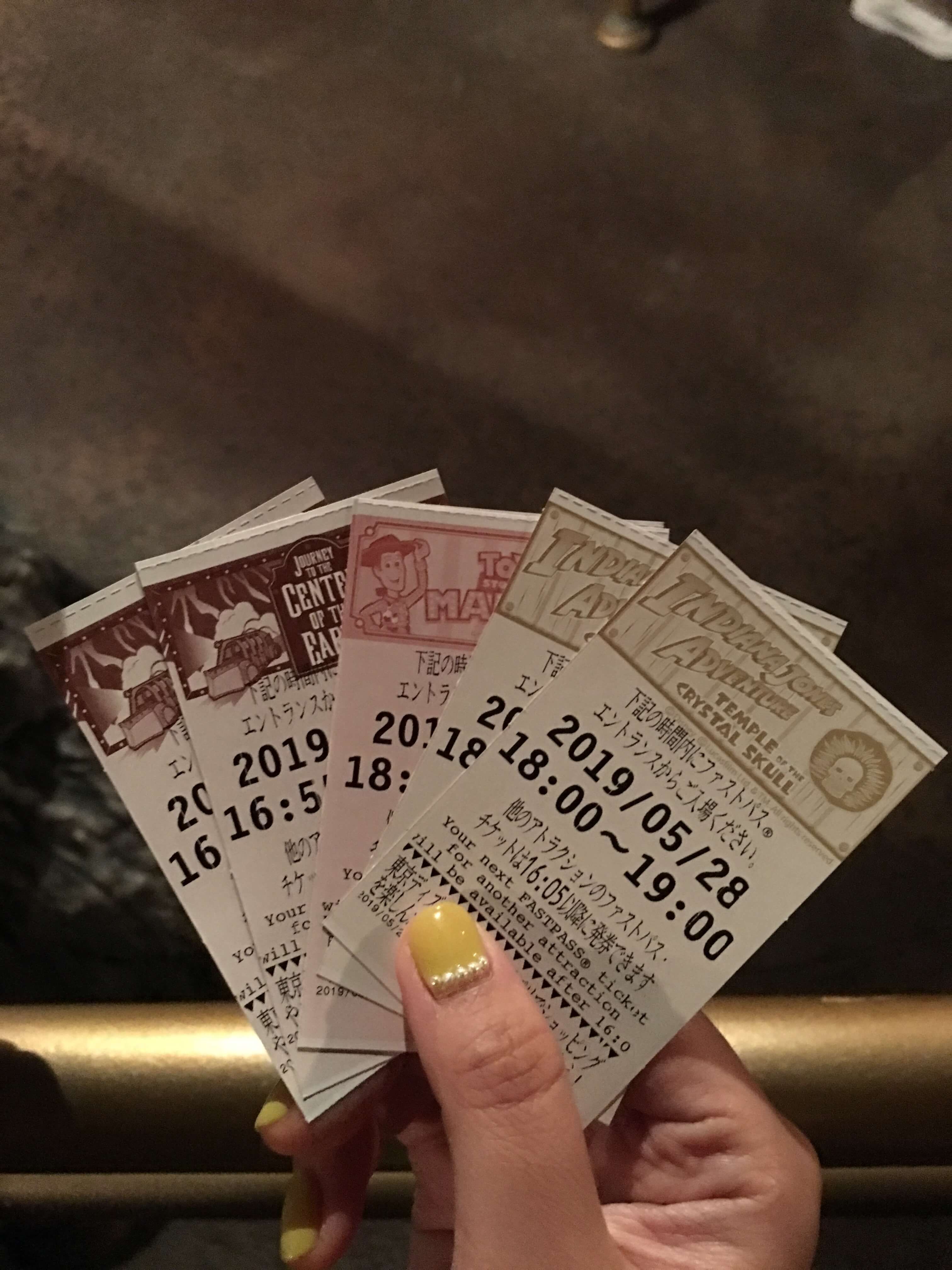 手持大把FastPass